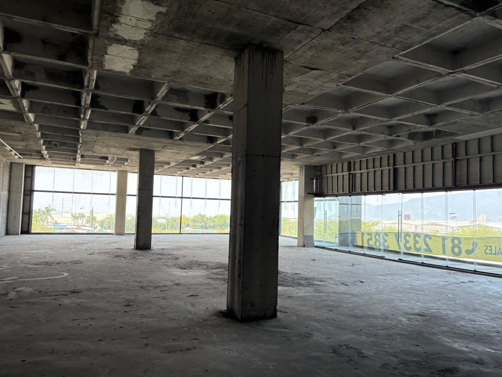 Local comercial de 602 m² - fotografía real 5
