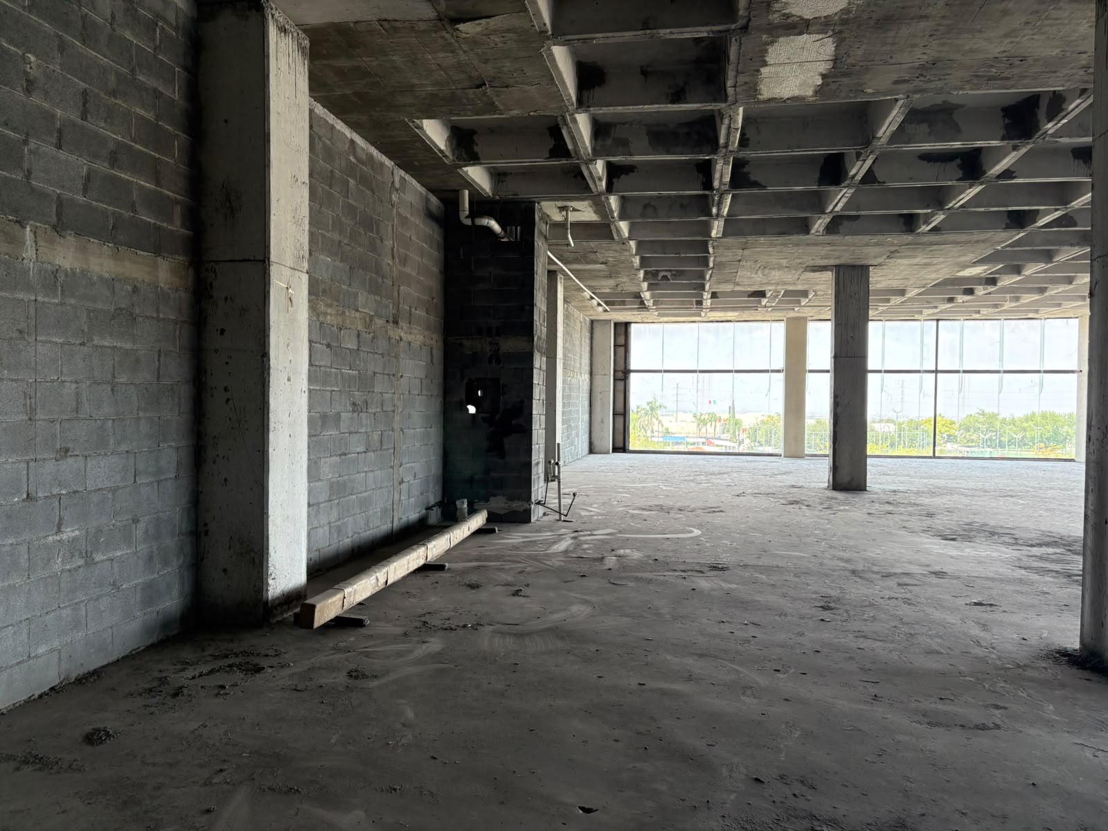 Local comercial de 602 m² - fotografía real 6